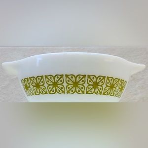 Vintage 1960's Pyrex Verde Square Flower Cinderella Nesting Bowl